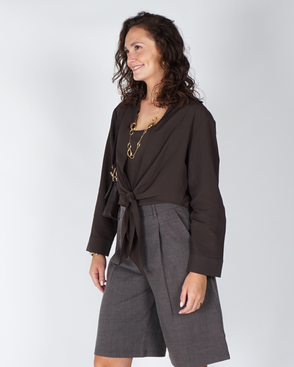 BLOUSE MET KNOOPDETAIL EN BIJPASSENDE TOP DONKERBRUIN
