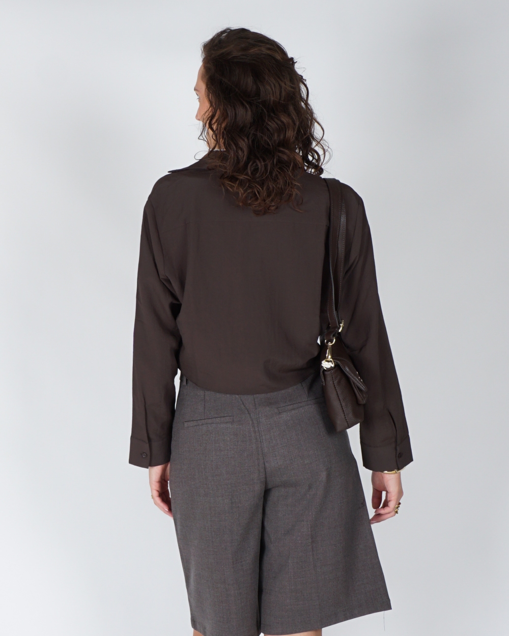 BLOUSE MET KNOOPDETAIL EN BIJPASSENDE TOP DONKERBRUIN