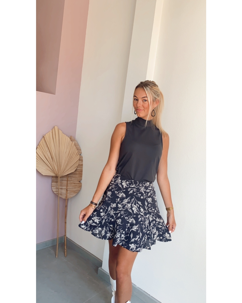 HIGH NECK MOUWLOZE TOP ZWART