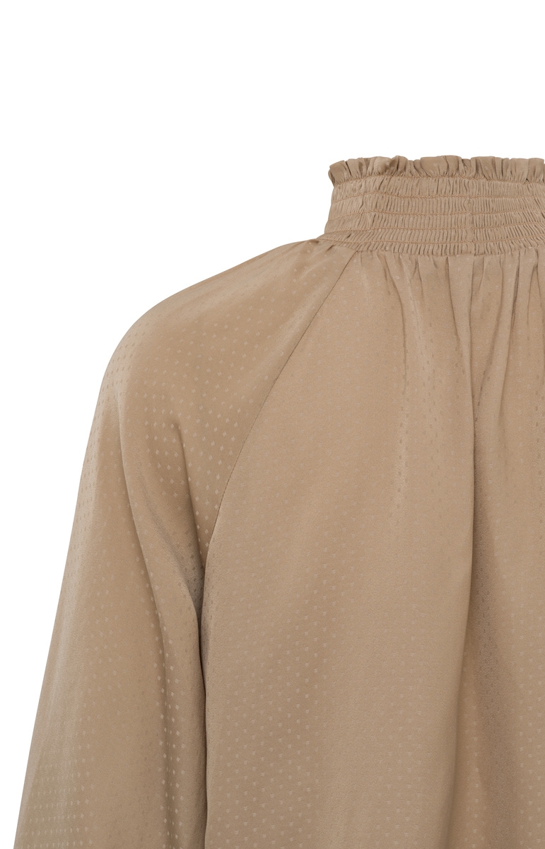 BLOUSE MET GESMOKTE HALS BRUIN