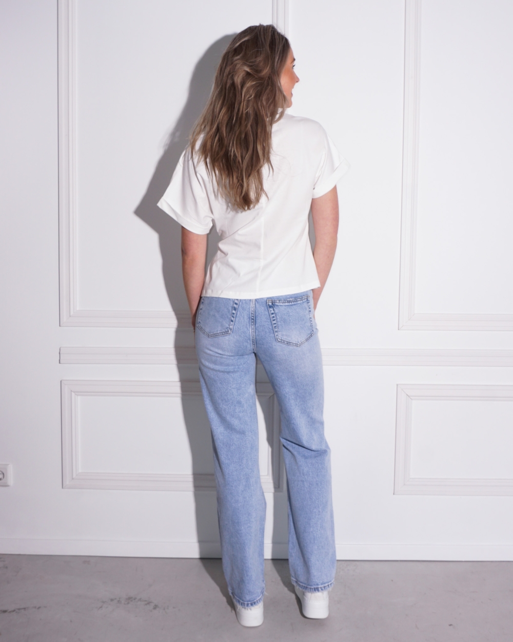 TOP MET KNOOP DETAIL WIT