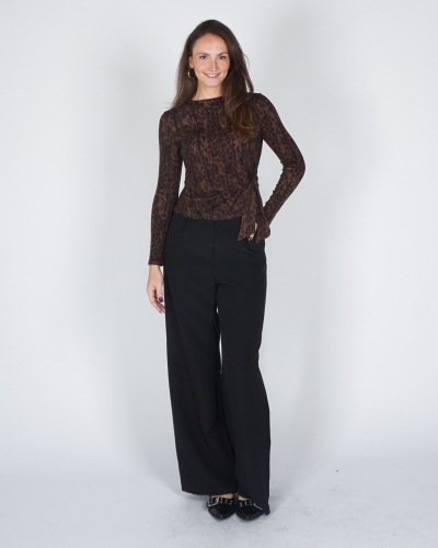 TOP MET KNOOPDETAIL LEOPARD