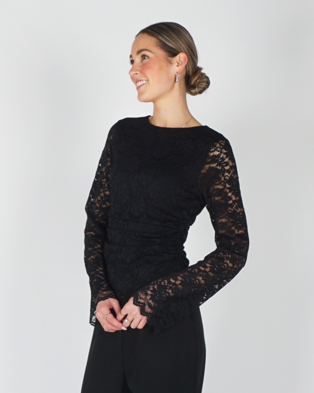 TOP LENIDA KANT ZWART