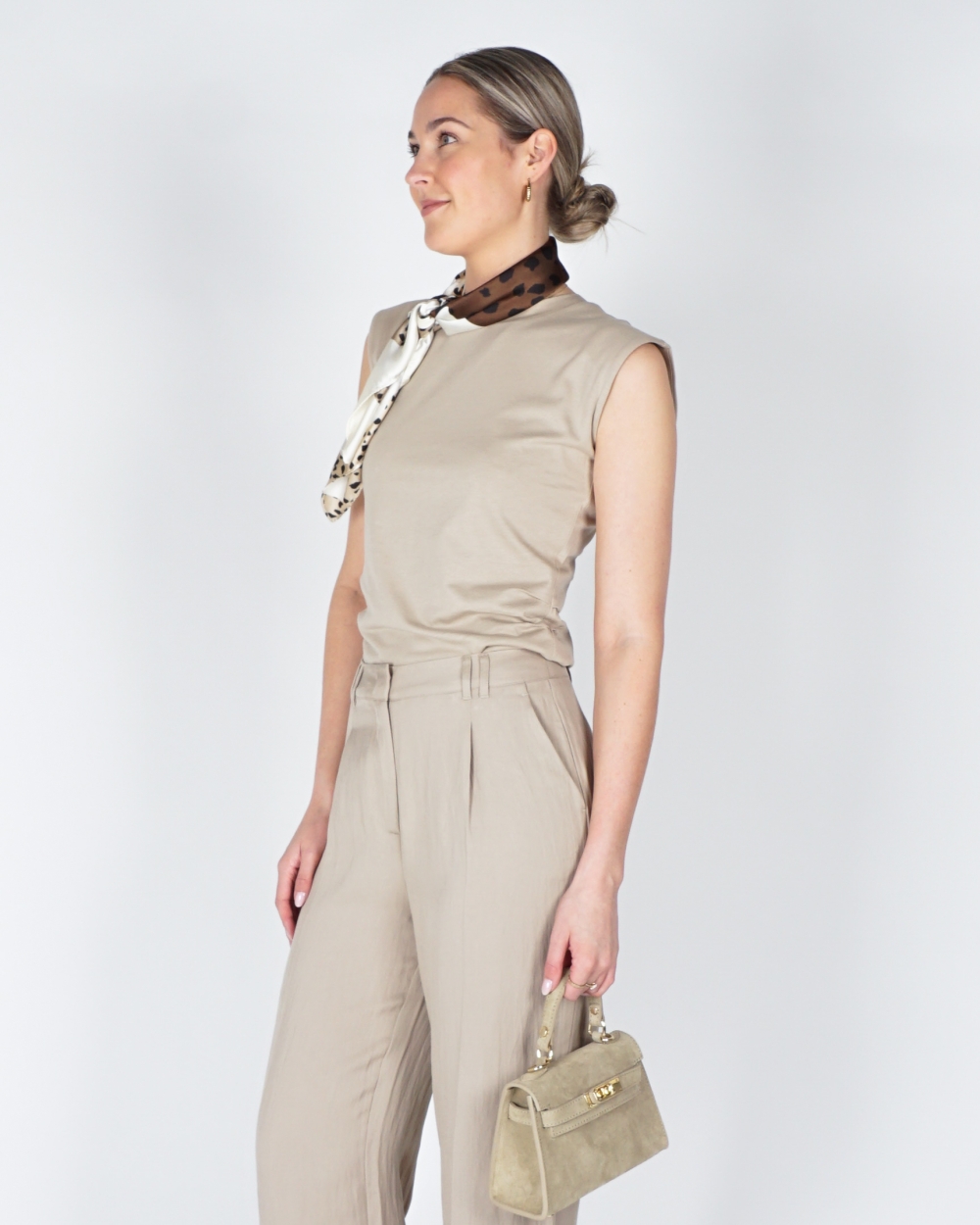 MOUWLOZE TOP MET PLOOIEN BEIGE