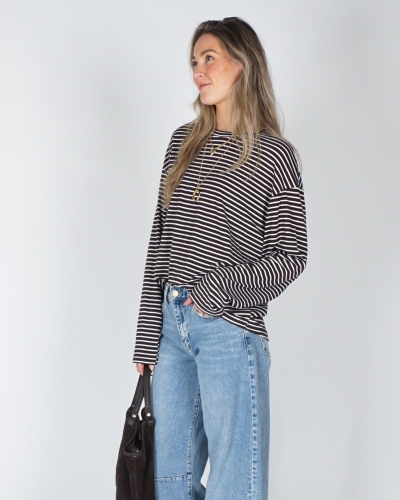 LONGSLEEVE MET DUNNE STREEP BRUIN/WIT