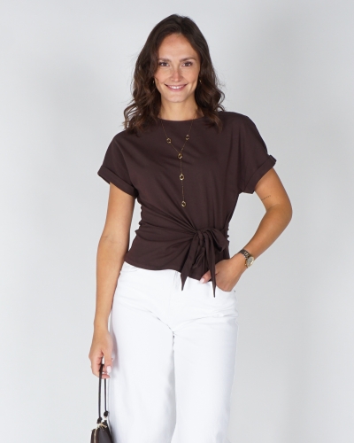 YAYA TOP MET RONDE HALS EN KNOOPDETAIL BRUIN