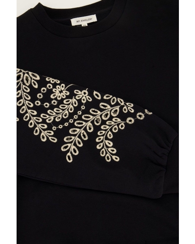 SWEATER MET EMBROIDERY ZWART