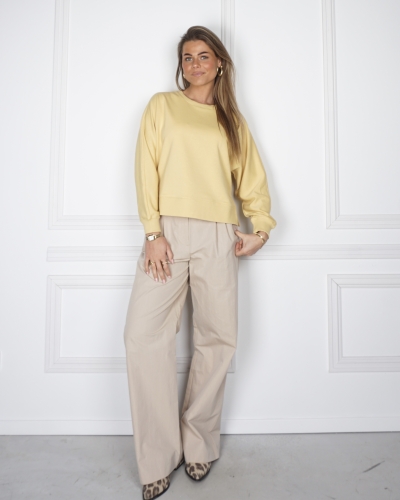 SWEATSHIRT MET SPLIT GEEL