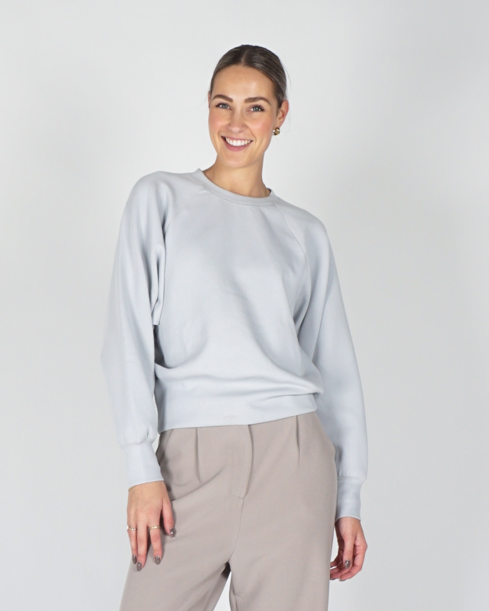 SWEATER MET RIB LICHTBLAUW