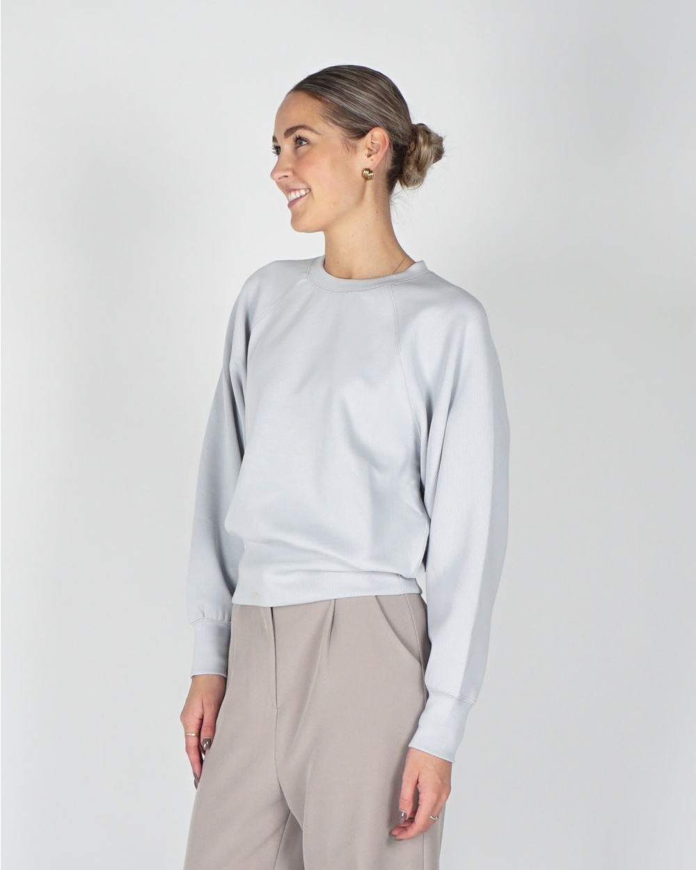 SWEATER MET RIB LICHTBLAUW
