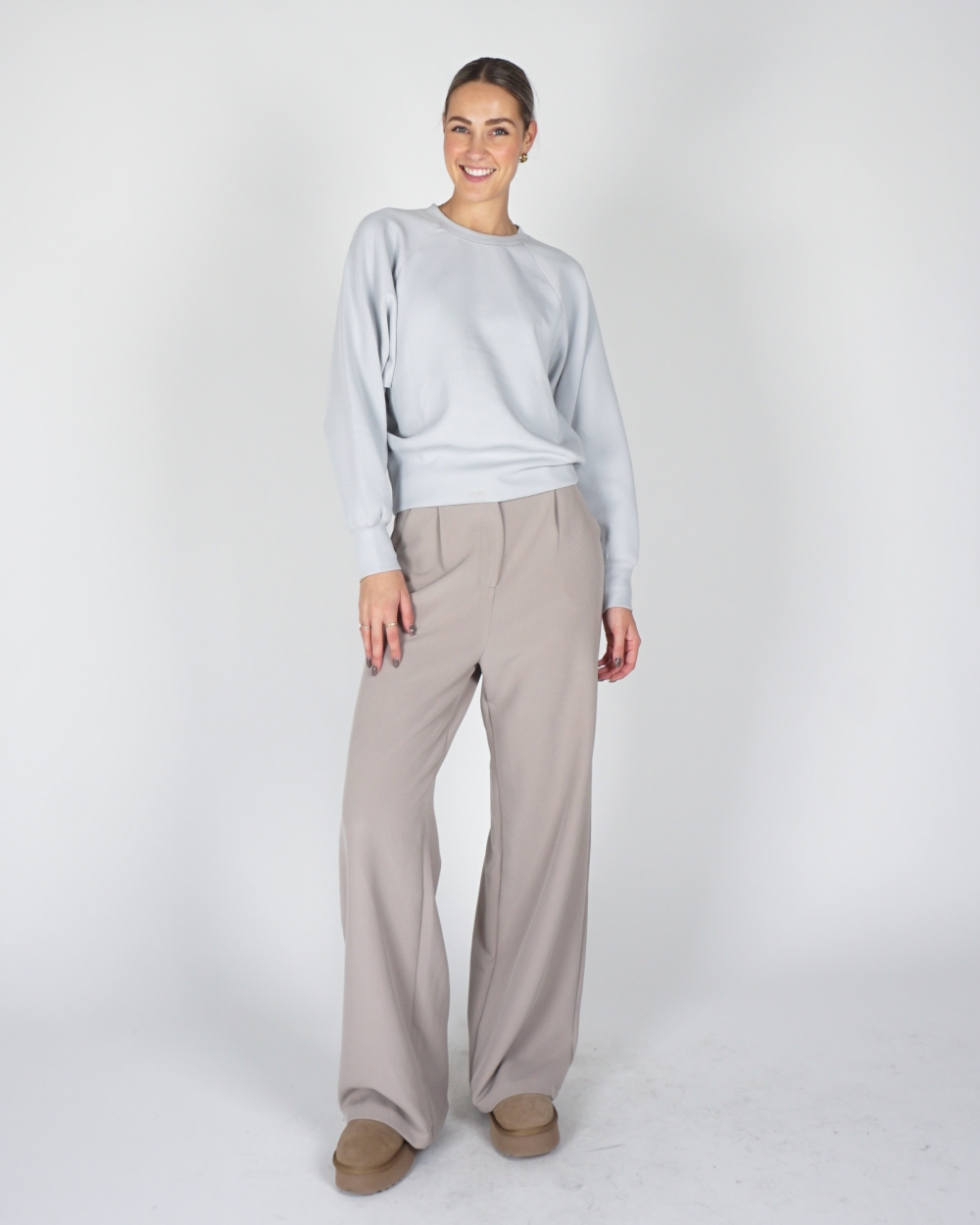 SWEATER MET RIB LICHTBLAUW