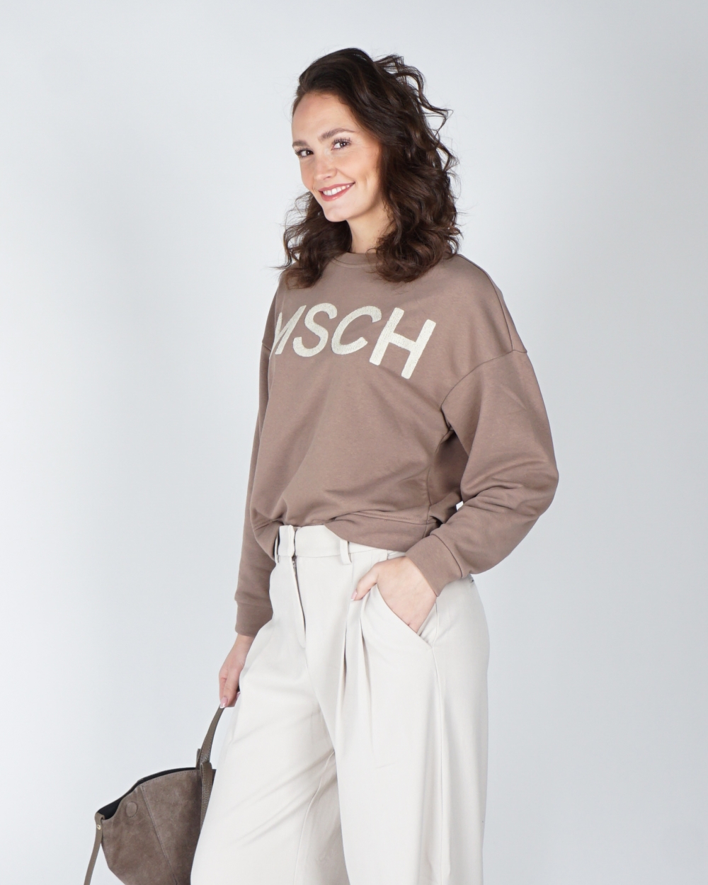 LOGO SWEATER BRIENA BRUIN ECRU