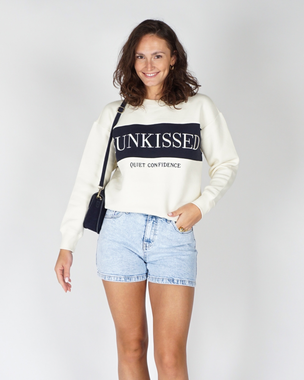 SWEATER MET COLORBLOCK ECRU BLAUW