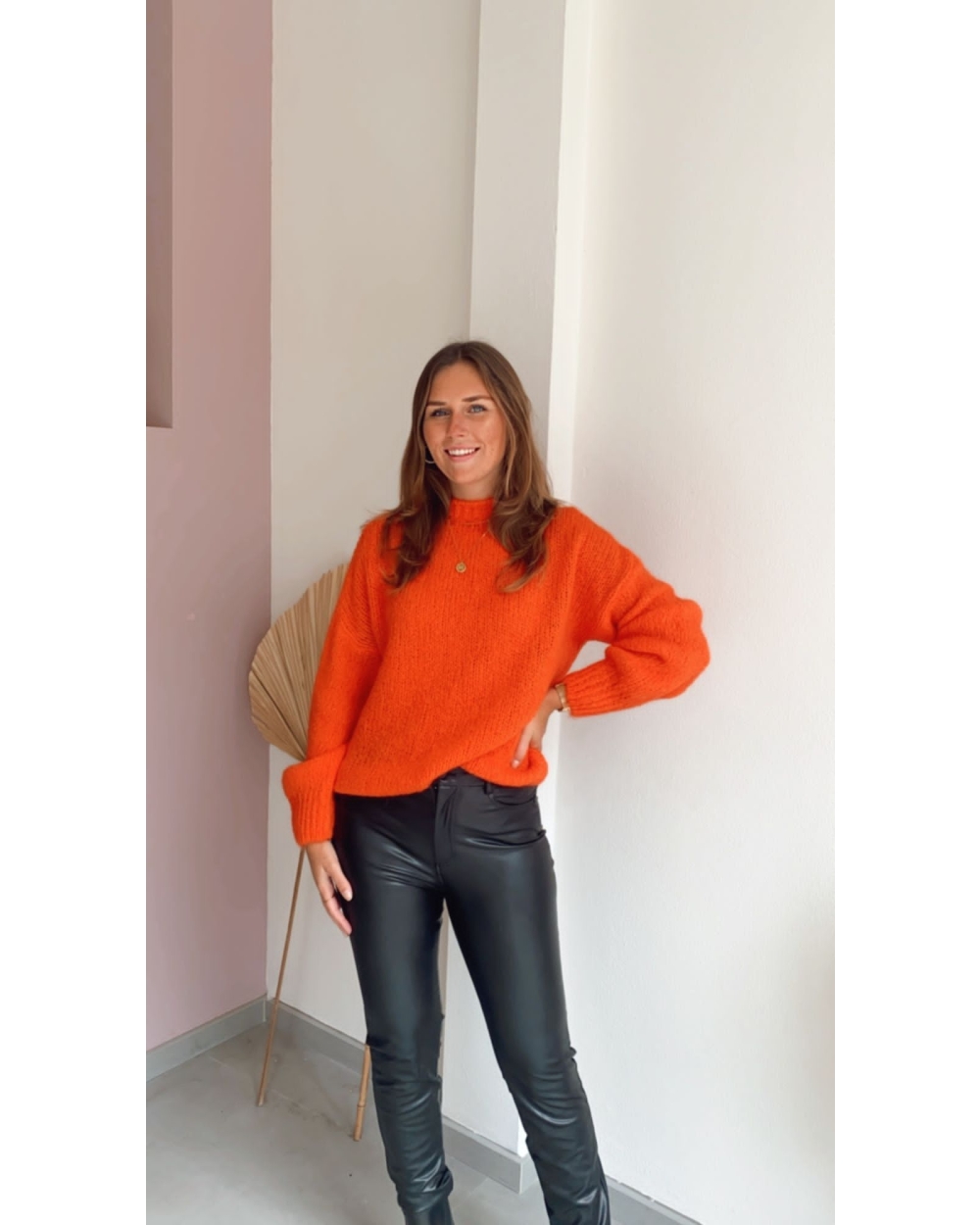 TRUI JULIE ORANJE