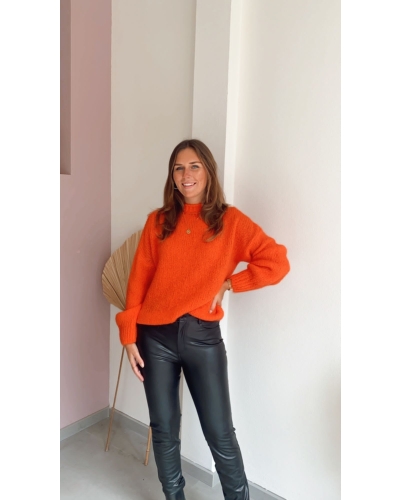 TRUI JULIE ORANJE