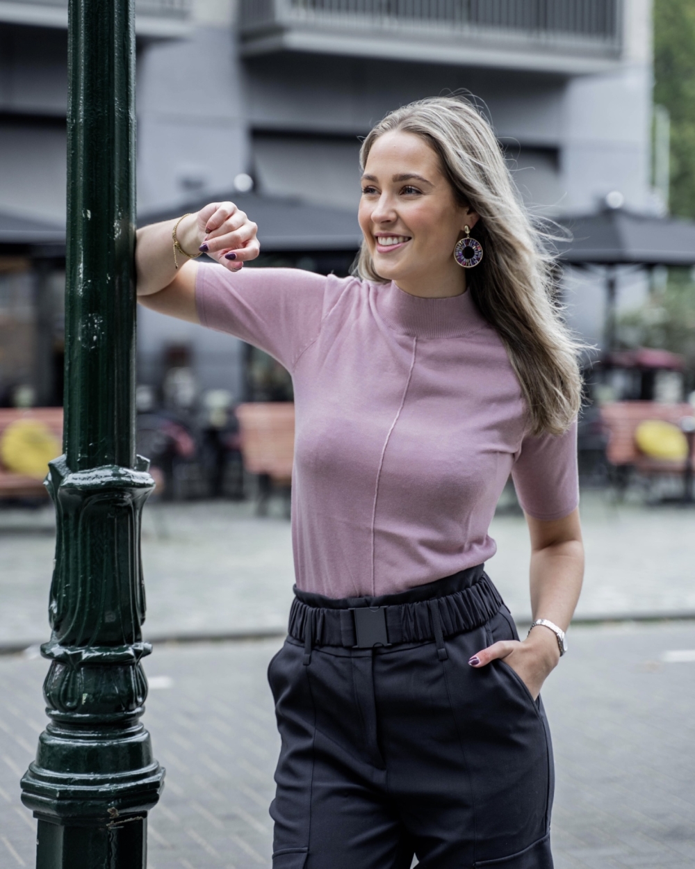 TOP MET HOGE HALS EN NAADDETAILS ROZE