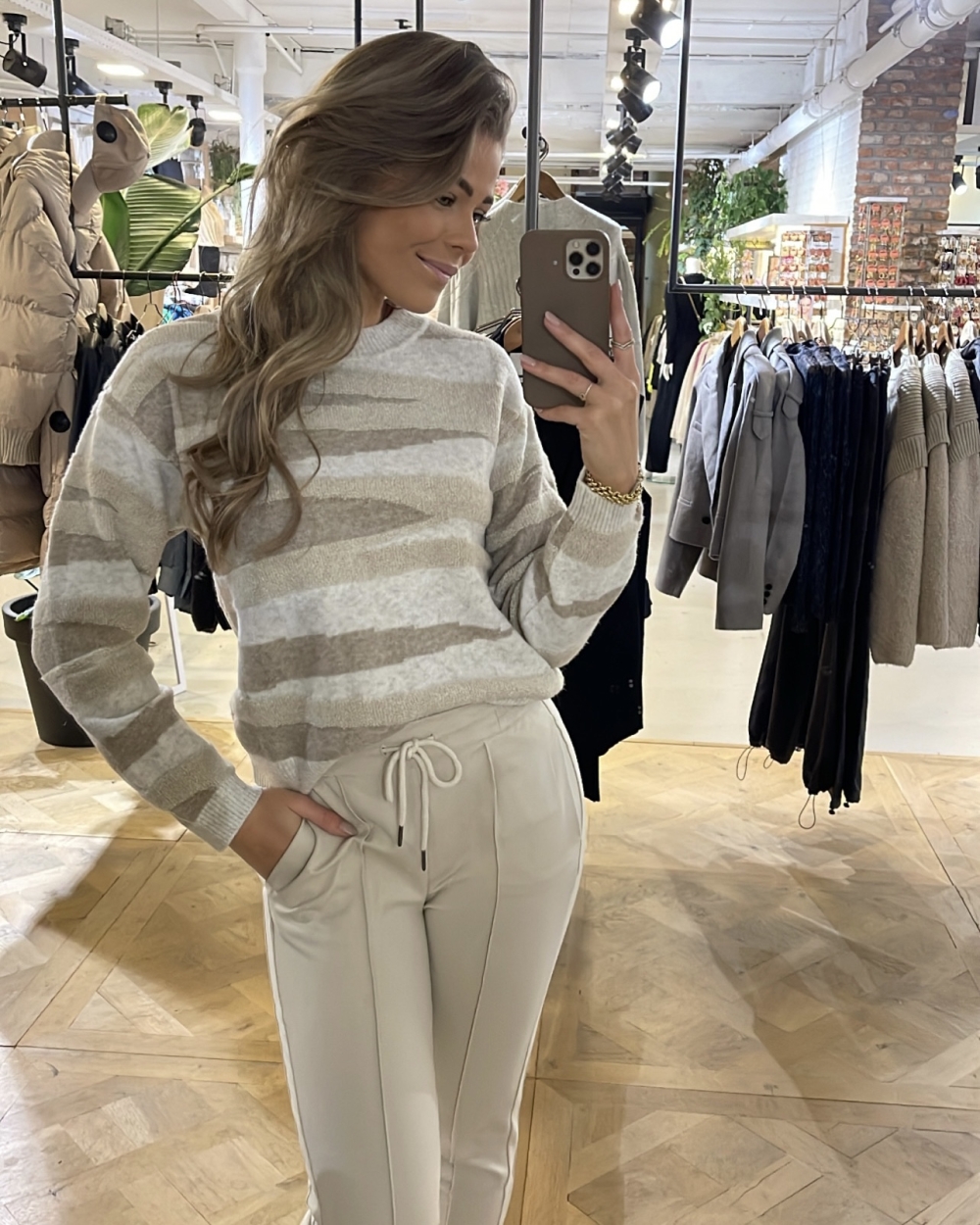 TRUI MET PATROON BEIGE