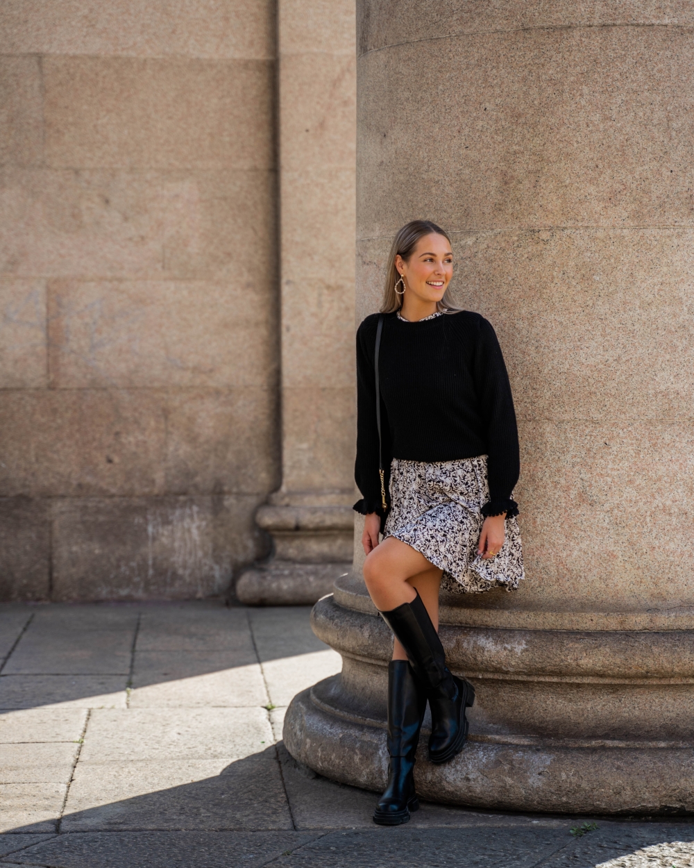 TRUI MET RUFFLE ZWART