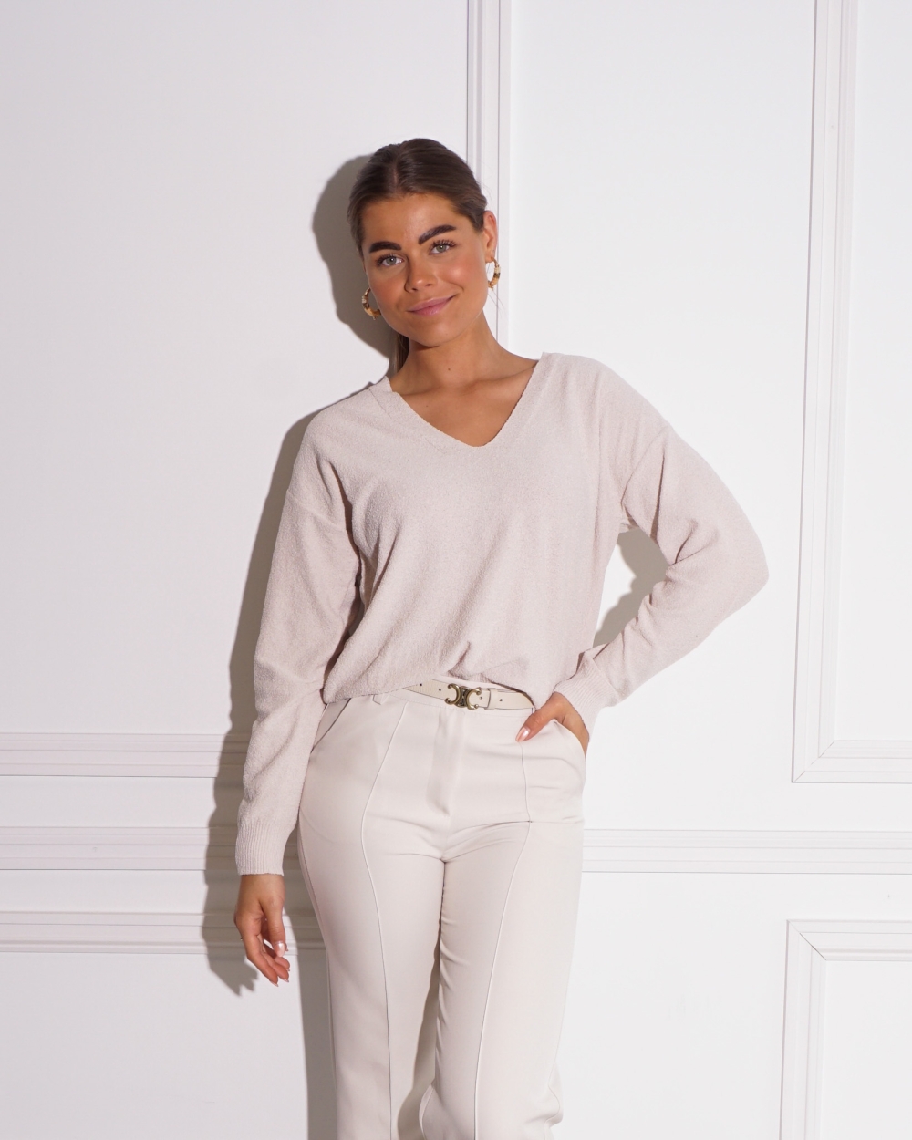 TRUI V-HALS ZACHTE STOF BEIGE