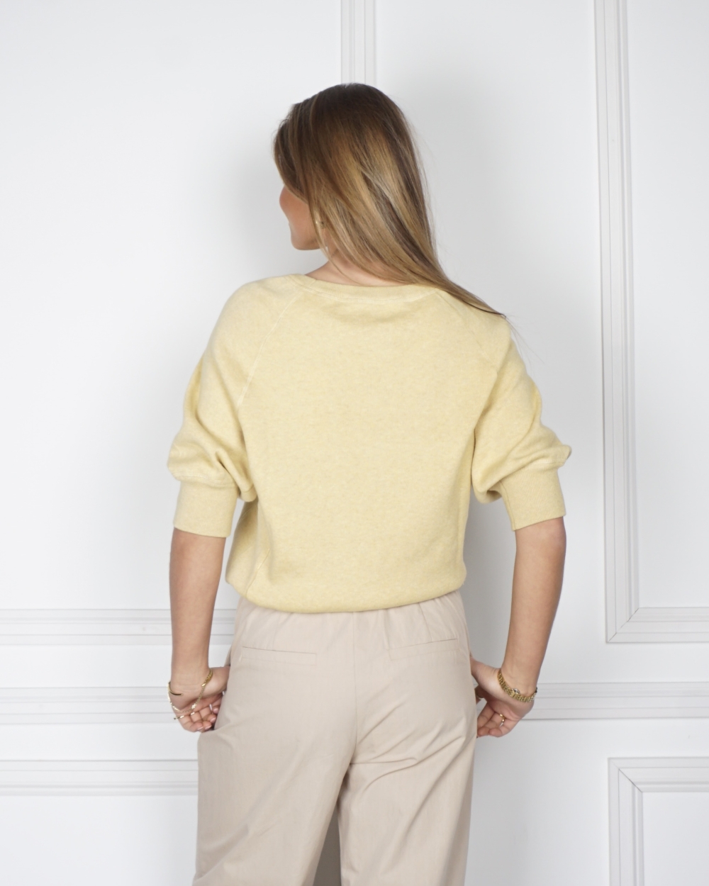 SWEATER MET KWART MOUW GEEL