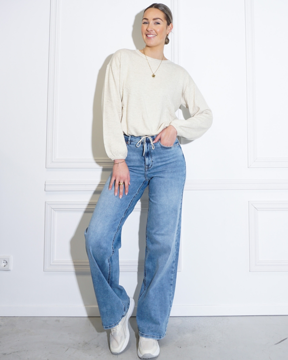TRUI MET TREKKOORD BEIGE