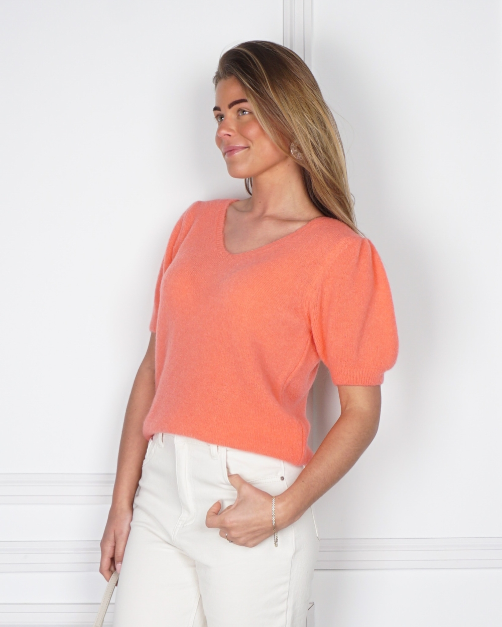 BASIC V-NECK KNIT KORAAL