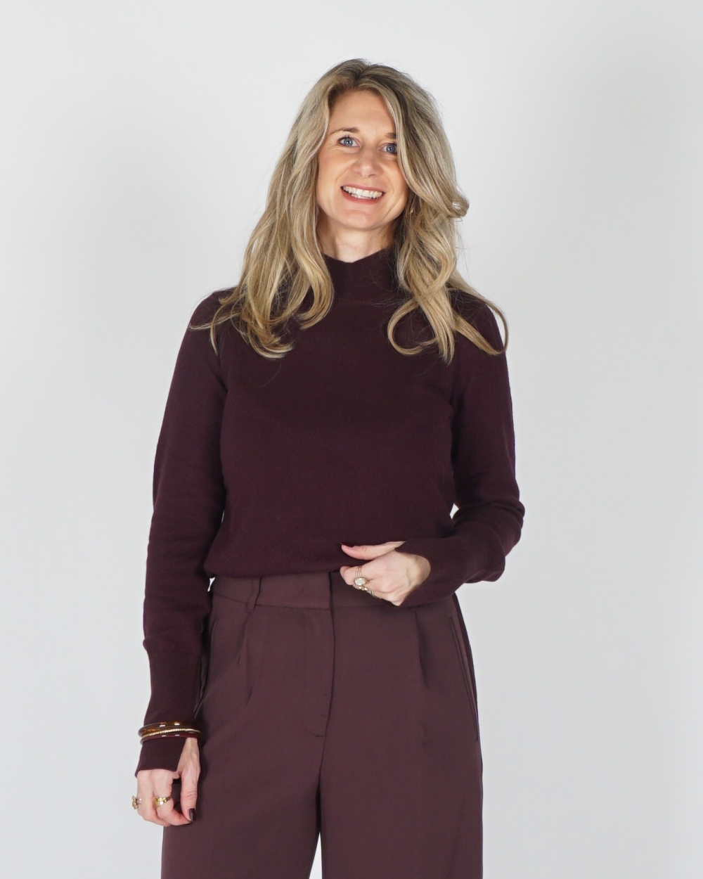 TRUI MET CUT-OUT HALS AUBERGINE