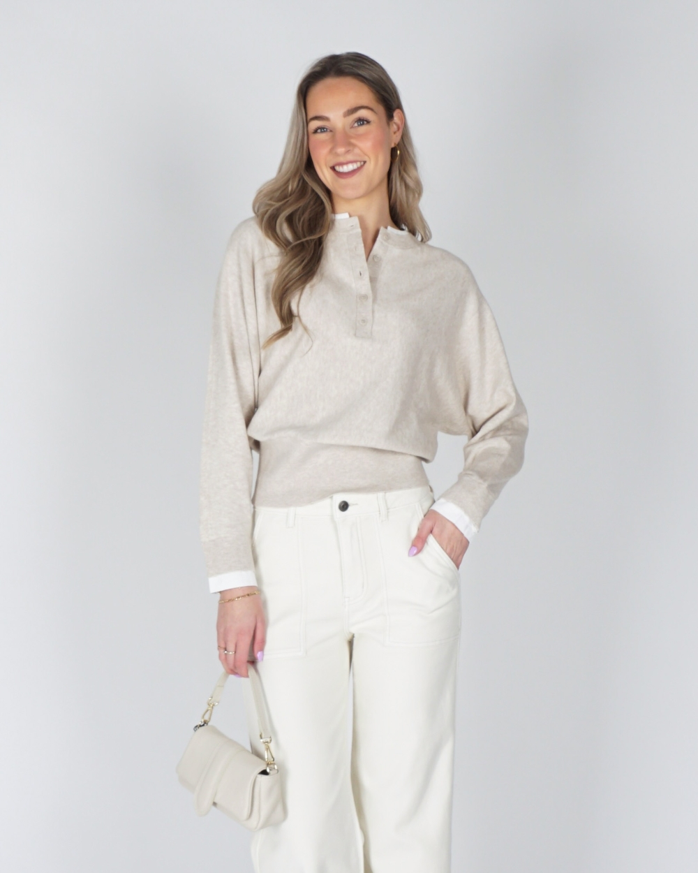 SWEATER MET KRAAGDETAIL BEIGE
