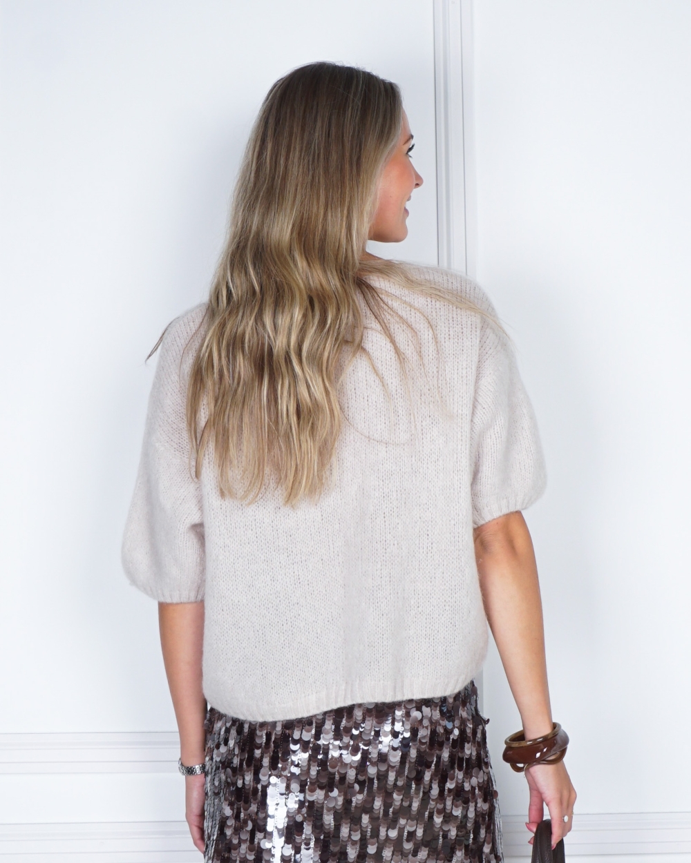 BASIC V-HALS TRUI BEIGE