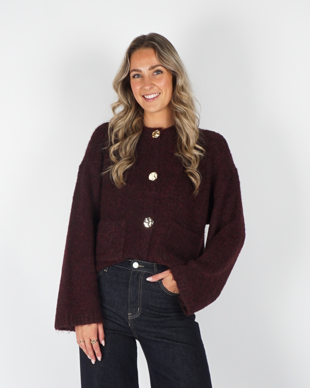 BOUCLE VEST MET KNOPEN BRUIN/BORDEAUX