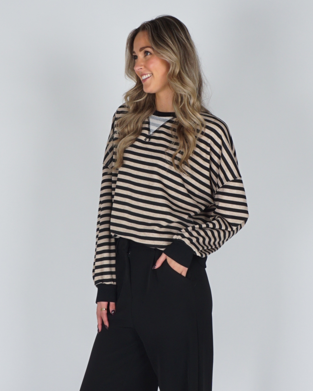 GESTREEPTE SWEATER LUNE ZWART/BEIGE