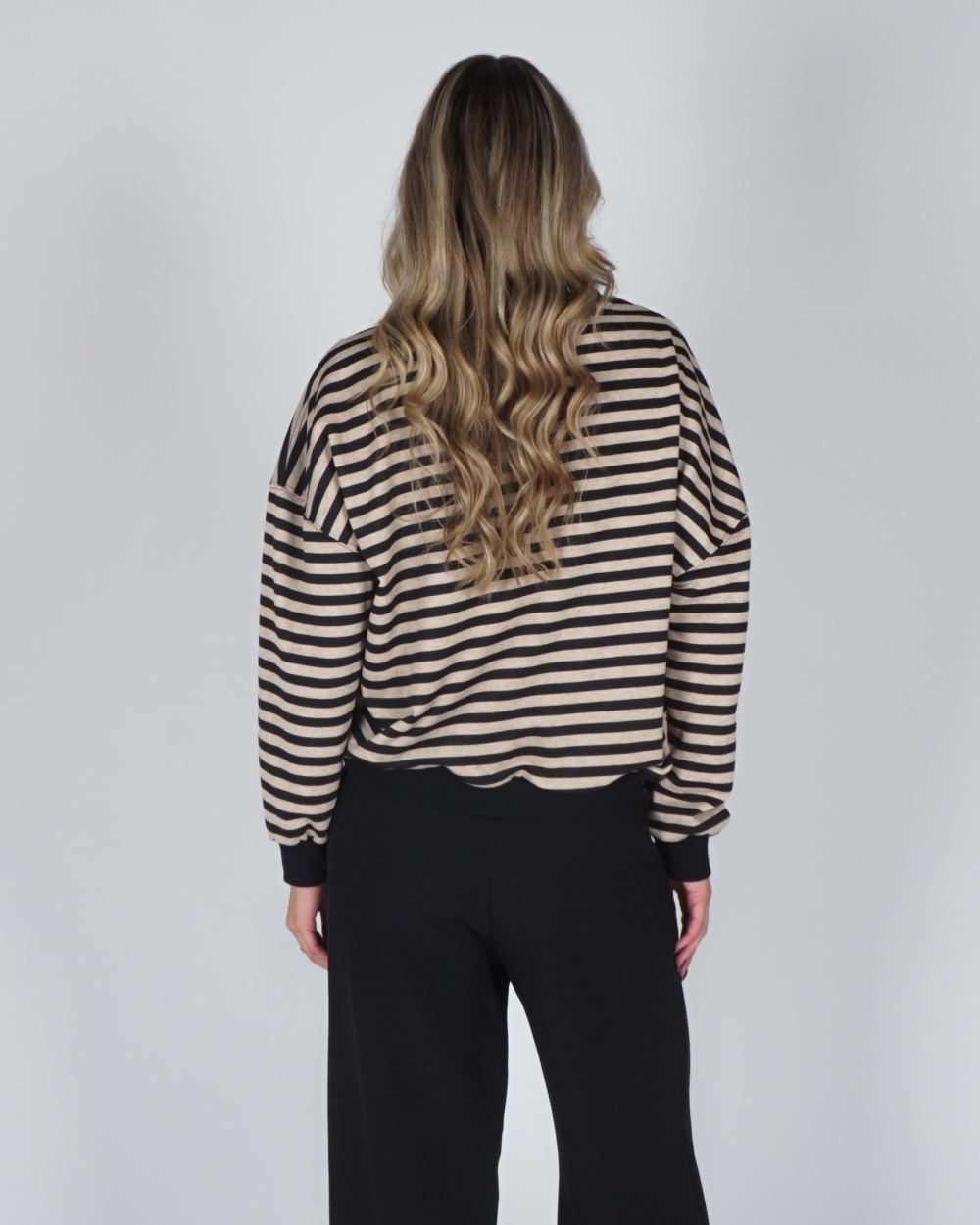 GESTREEPTE SWEATER LUNE ZWART/BEIGE