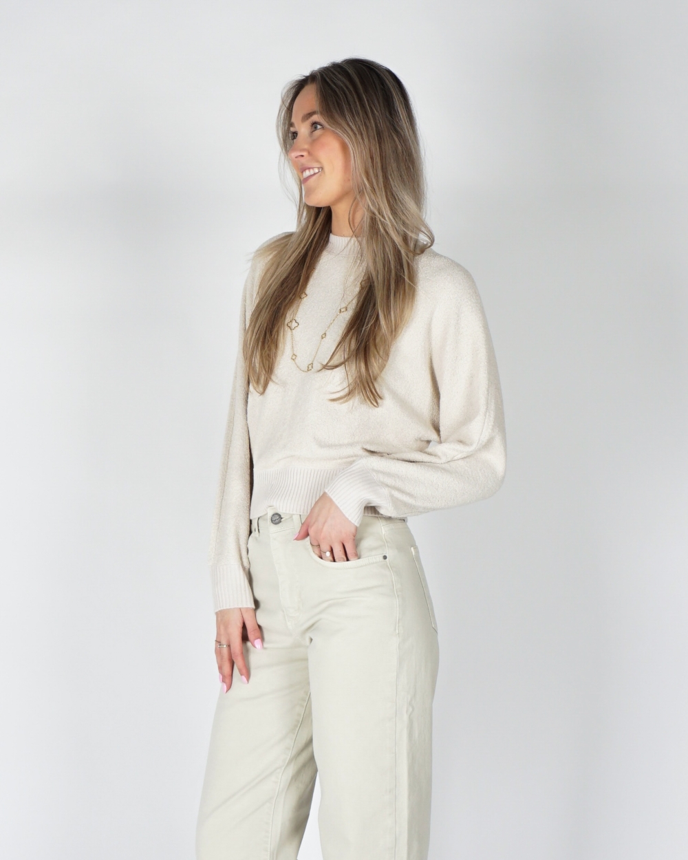 BOUCLÉ TRUI MET VLEERMUISMOUWEN BEIGE