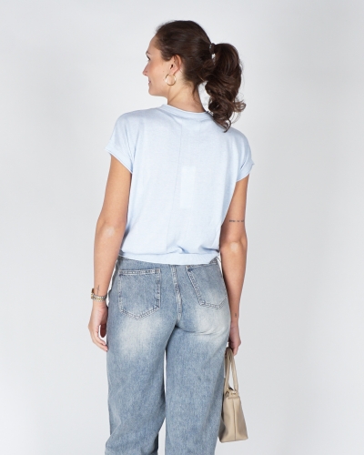 TOP MET CONTRASTERENDE BOORDEN BLAUW