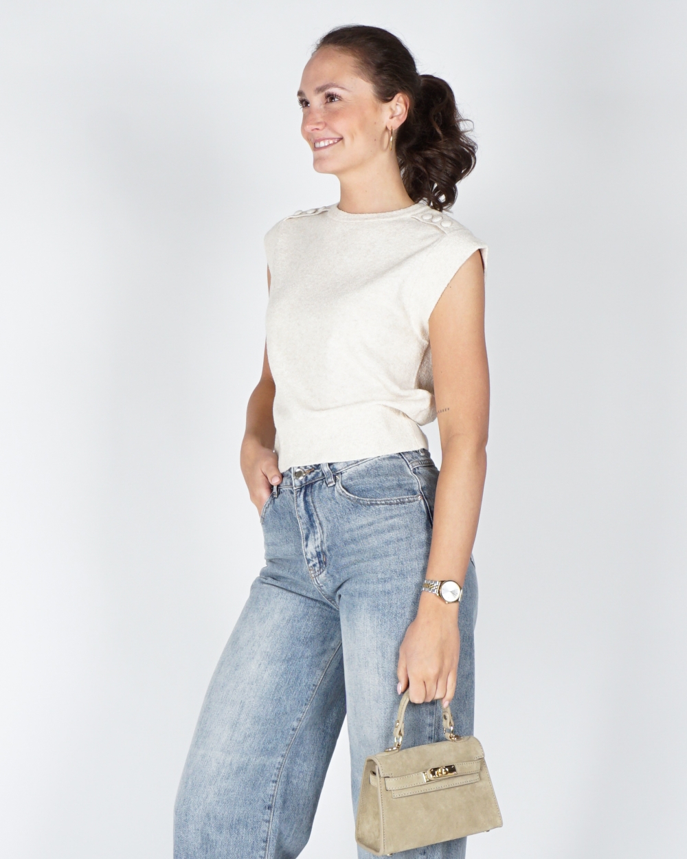 MOUWLOZE TRUI MET KNOOPDETAILS BEIGE