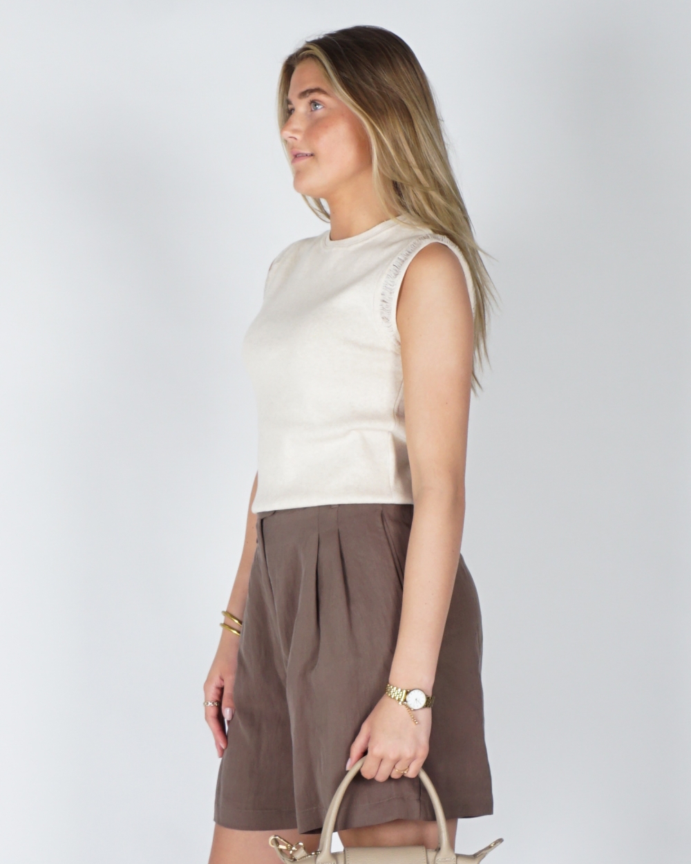 GEBREIDE TOP MET SPEELSE MOUWAFWERKING ECRU