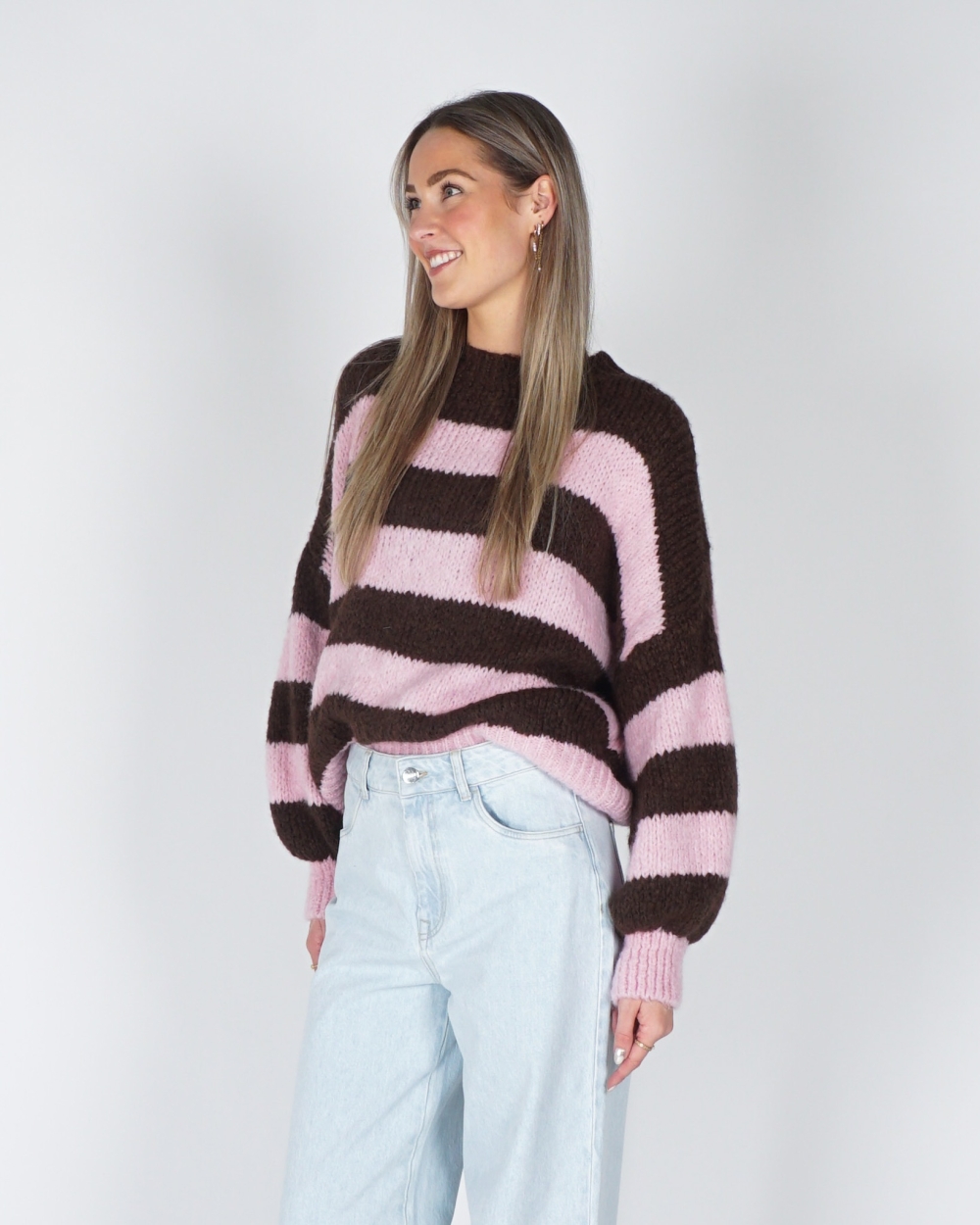 GESTREEPTE TRUI JODI BRUIN/ROZE