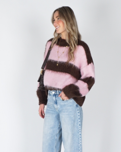 FLUFFY GESTREEPTE TRUI BRUIN/ROZE