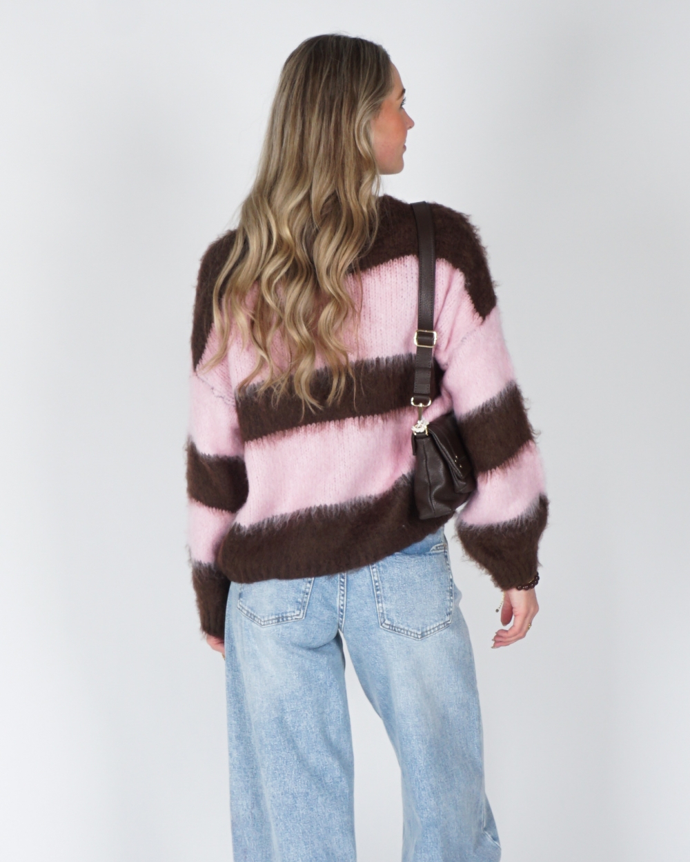 FLUFFY GESTREEPTE TRUI BRUIN/ROZE
