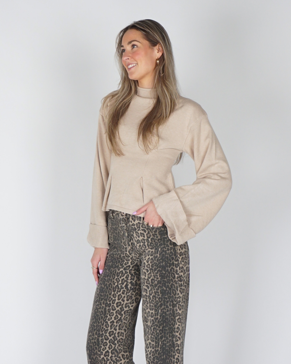 GETAILLEERDE TRUI BEIGE