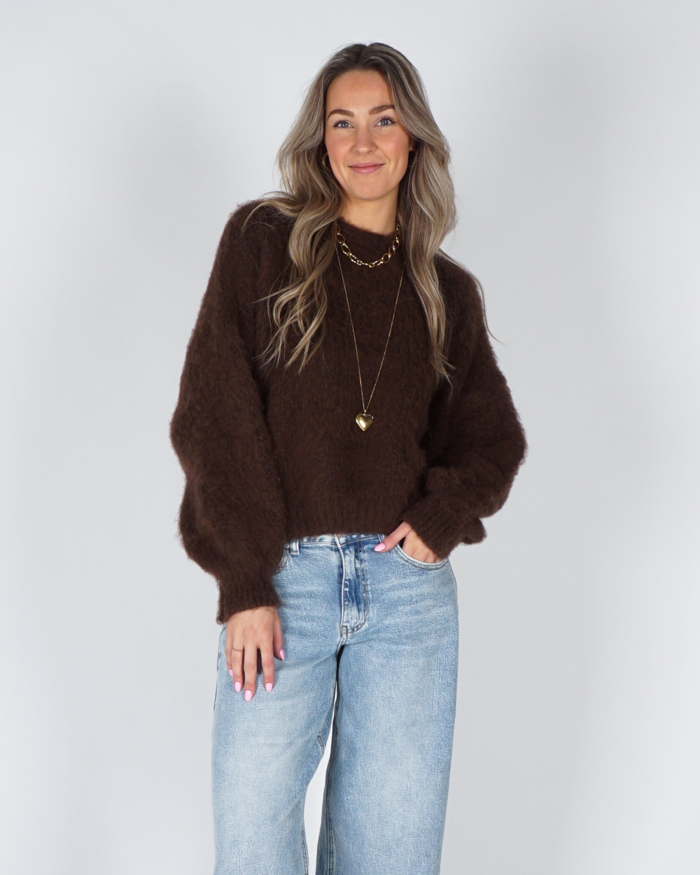 FLUFFY TRUI RONDE HALS DONKERBRUIN