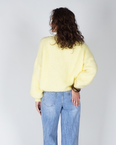 FLUFFY TRUI RONDE HALS LICHT GEEL