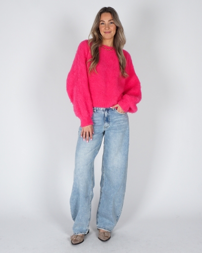 FLUFFY TRUI MET RONDE HALS NEON ROZE 
