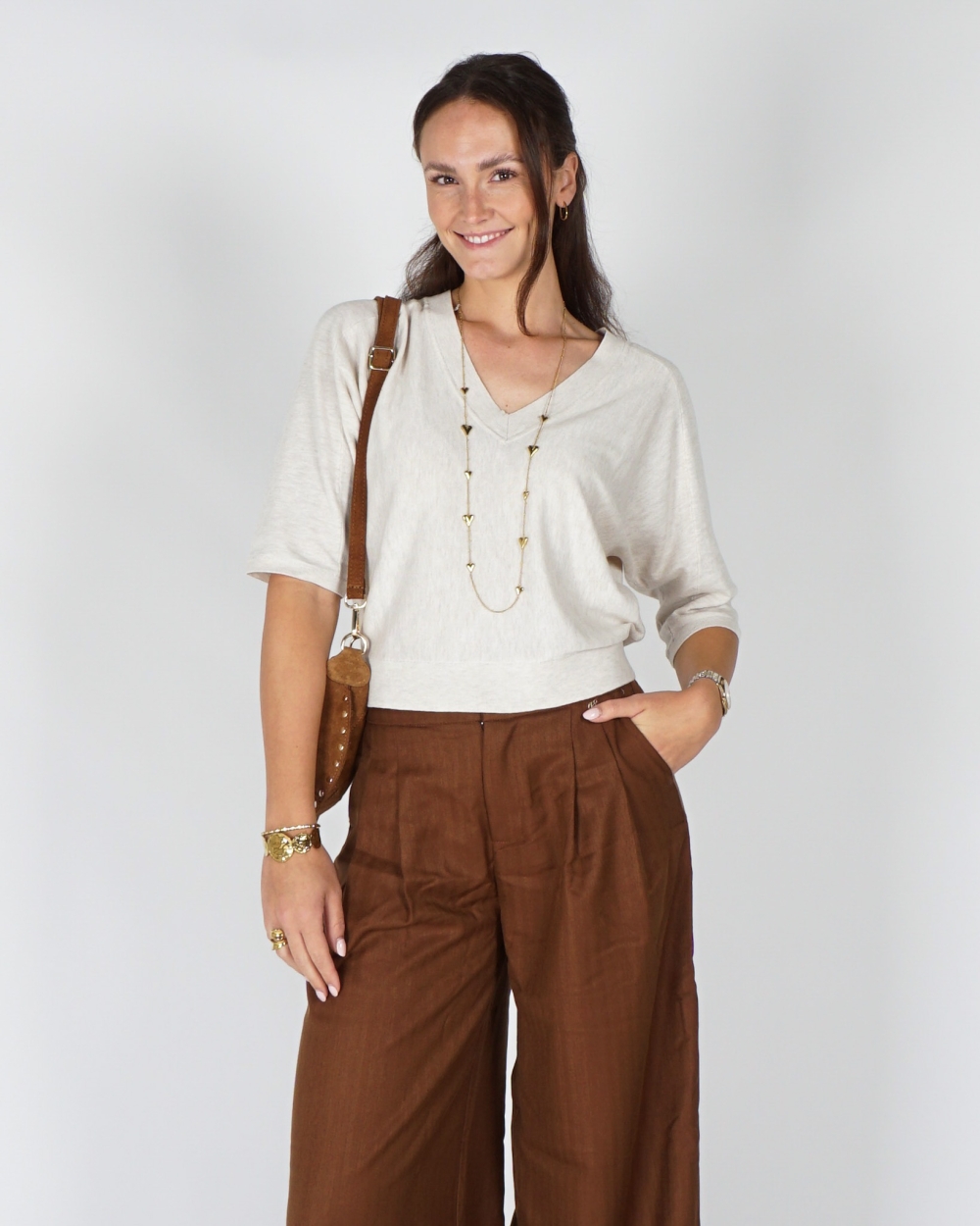 V-HALS TRUI MET ZICHTBARE NADEN BEIGE