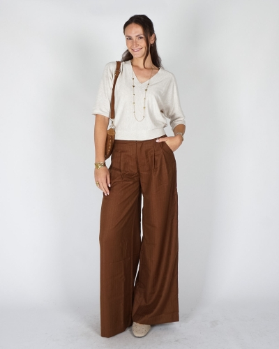 V-HALS TRUI MET ZICHTBARE NADEN BEIGE