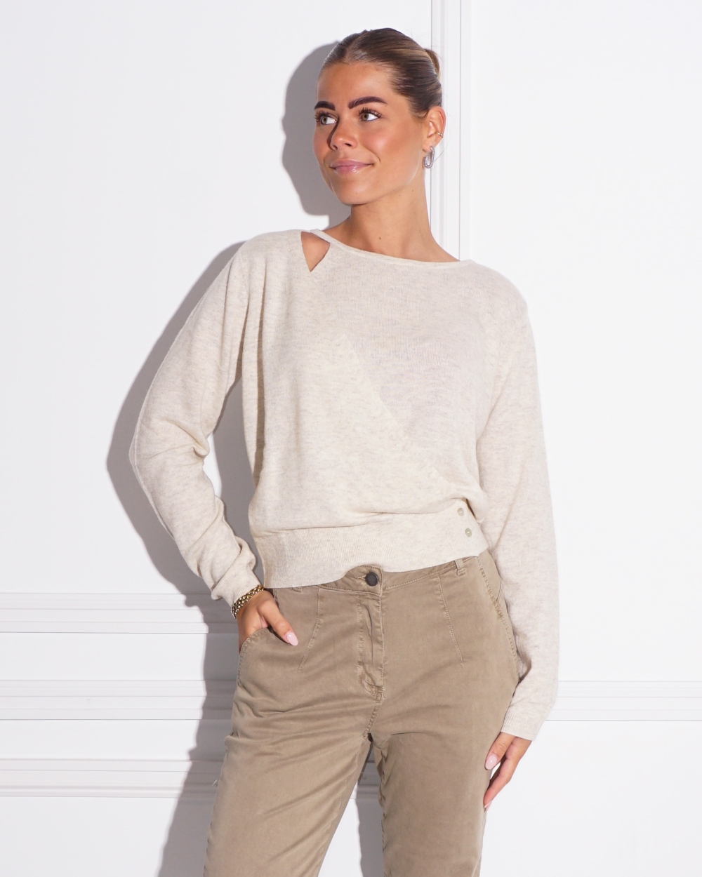 ASYMMETRISCH VEST MET KNOOPJES BEIGE