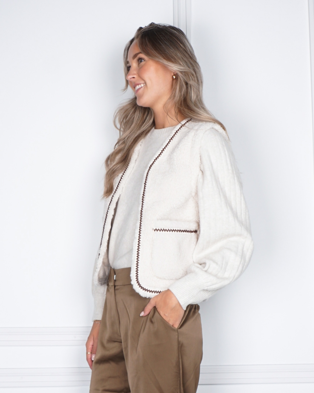 TEDDY GILET MET GEWEVEN BIES ECRU 