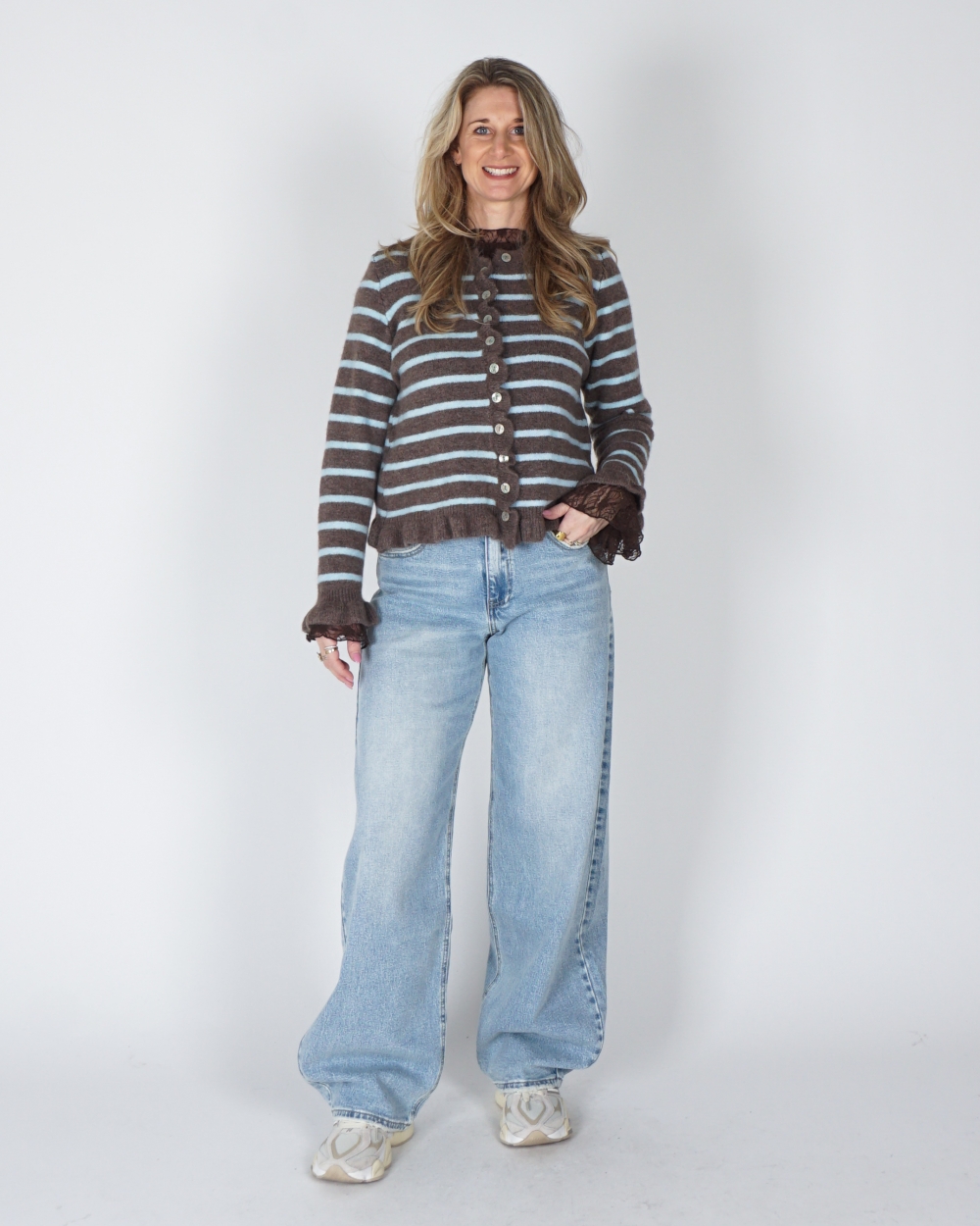 GESTREEPT VESTJE MET RUFFLE BRUIN/BLAUW