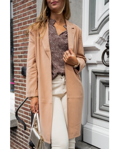 LANGE BLAZER MET ZAKKEN EN REVERSKRAAG 
