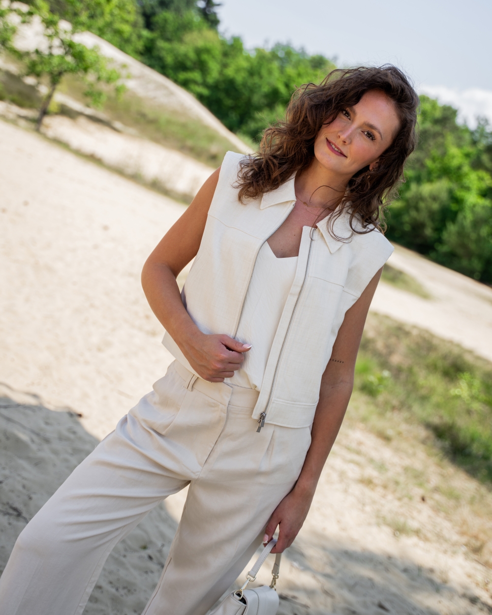 CROPPED SLEEVELESS JACKET OFF WHITE